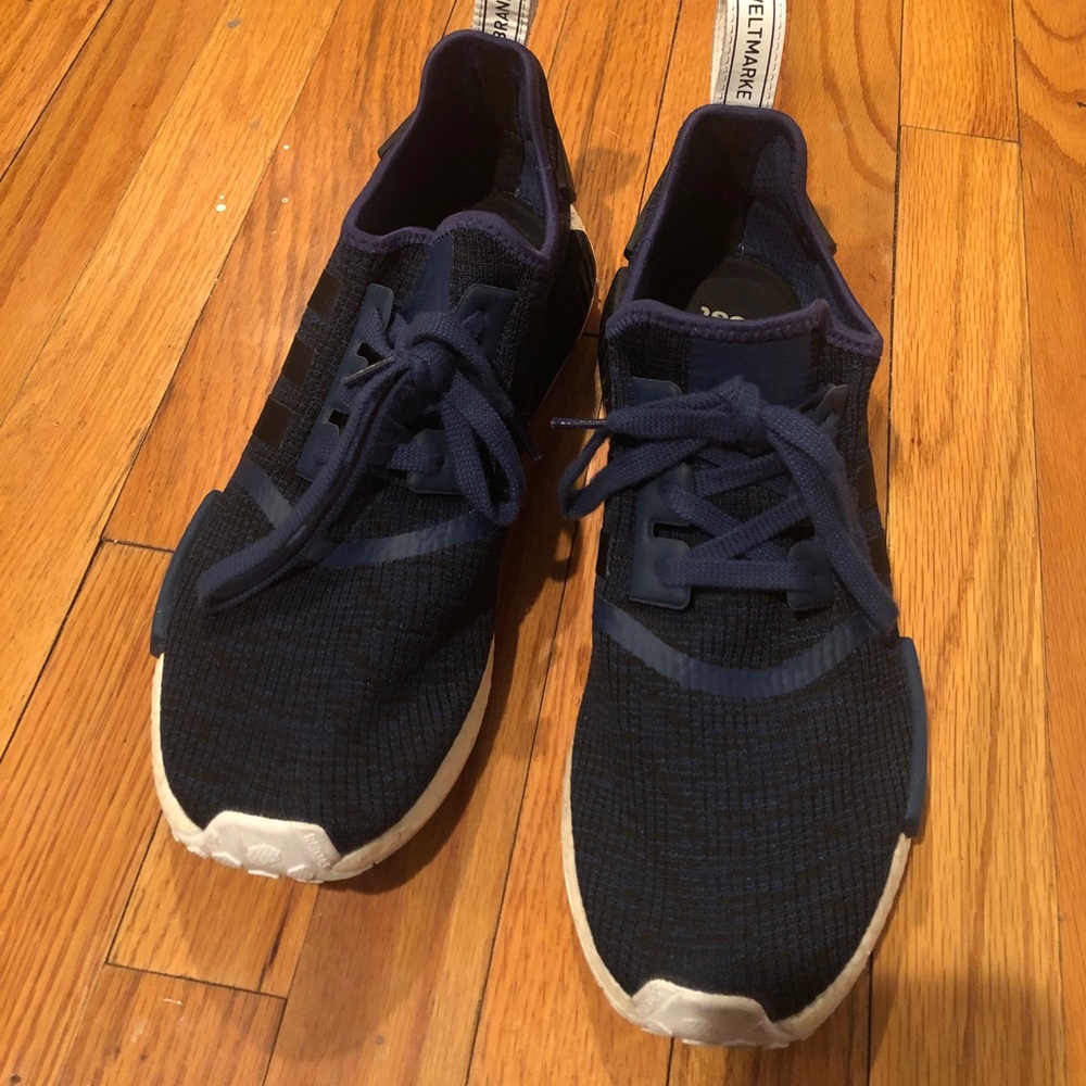 Men’s Adidas tennis shoes